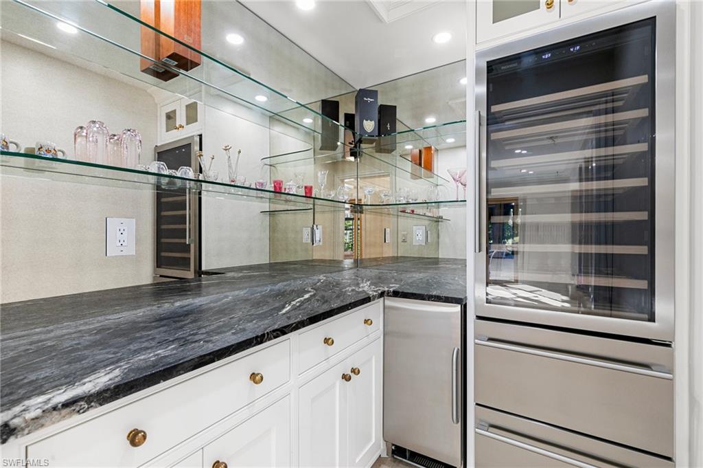 MARCO BEACH - Residential