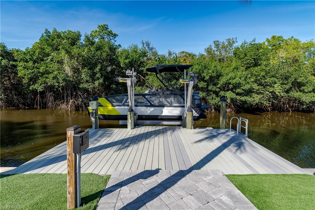 NAPLES MOTORCOACH RESORT - Land