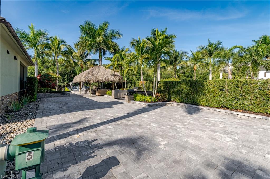 NAPLES MOTORCOACH RESORT - Land