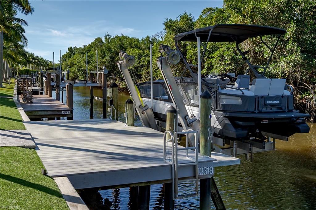 NAPLES MOTORCOACH RESORT - Land