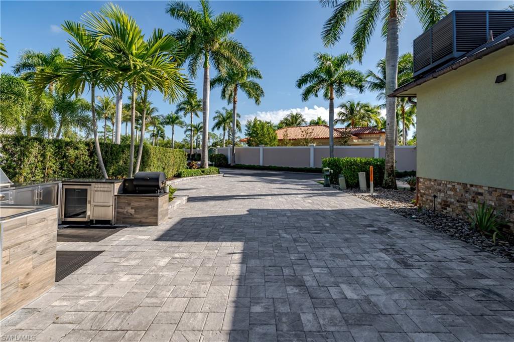 NAPLES MOTORCOACH RESORT - Land