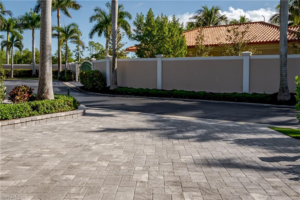 NAPLES MOTORCOACH RESORT - Land