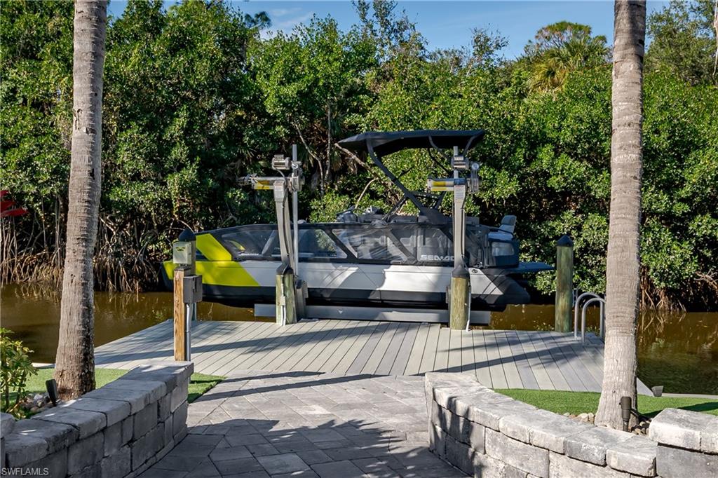 NAPLES MOTORCOACH RESORT - Land