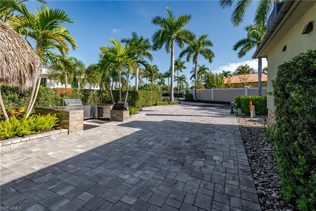 NAPLES MOTORCOACH RESORT - Land