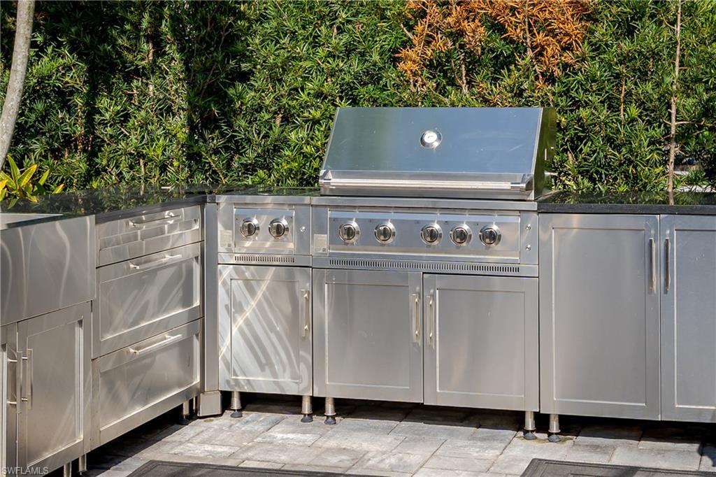 NAPLES MOTORCOACH RESORT - Land