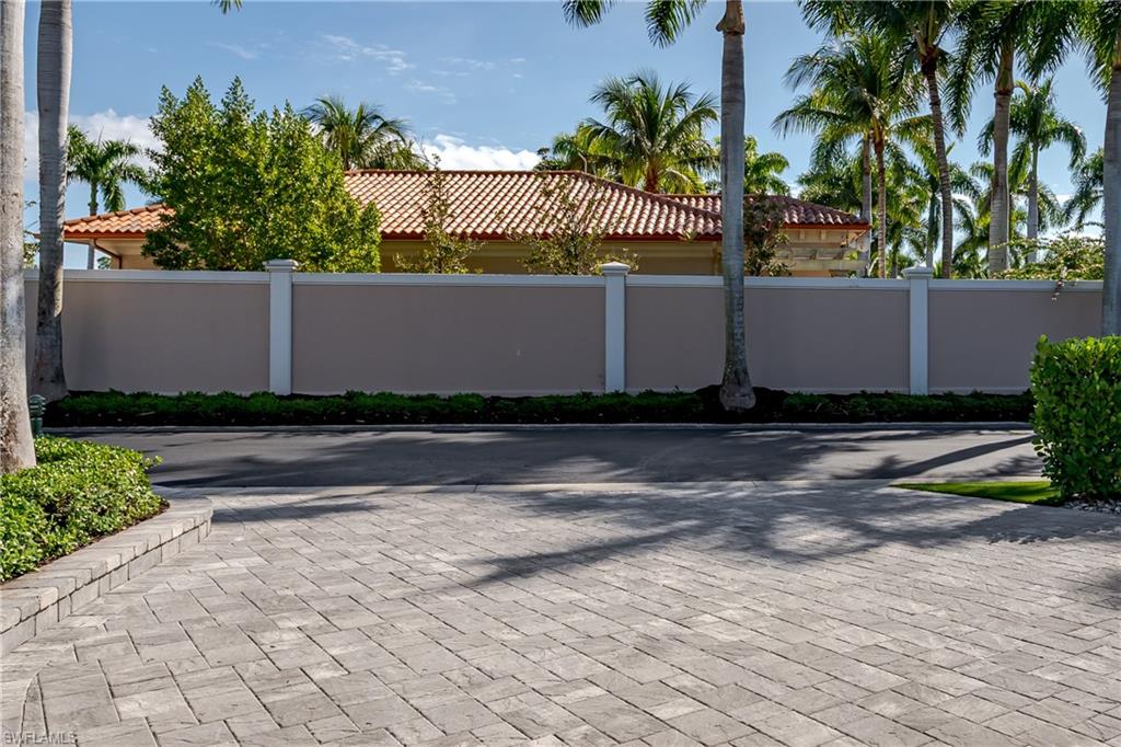 NAPLES MOTORCOACH RESORT - Land