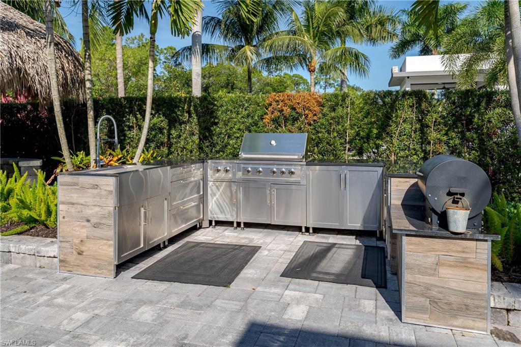 NAPLES MOTORCOACH RESORT - Land