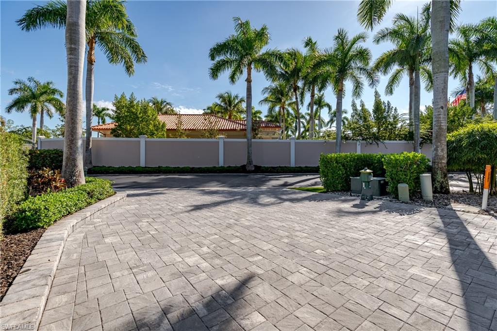 NAPLES MOTORCOACH RESORT - Land