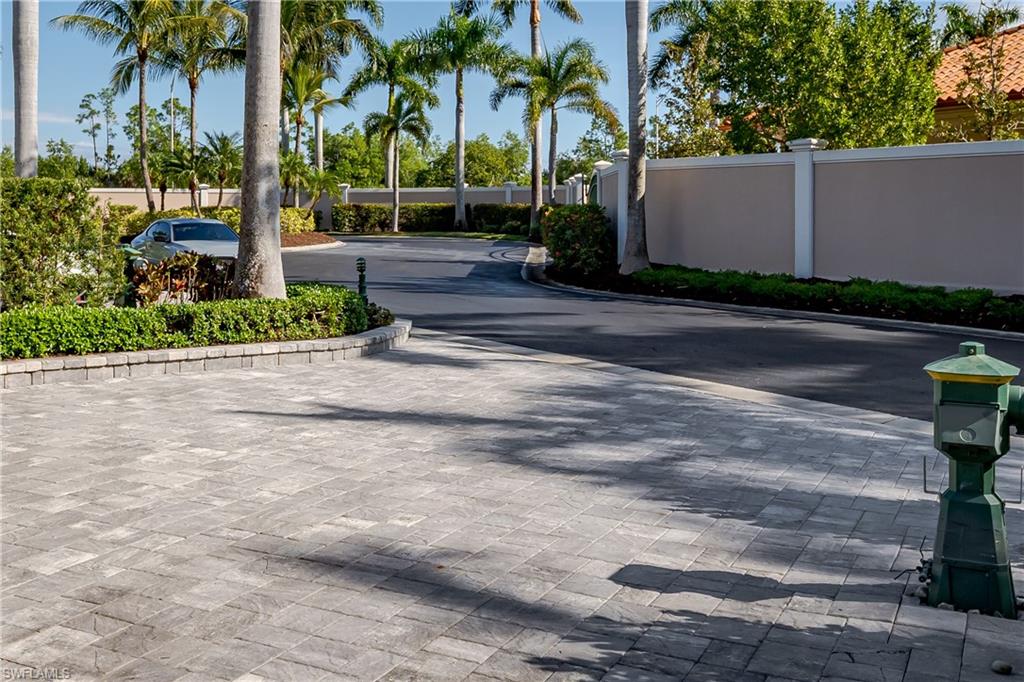 NAPLES MOTORCOACH RESORT - Land