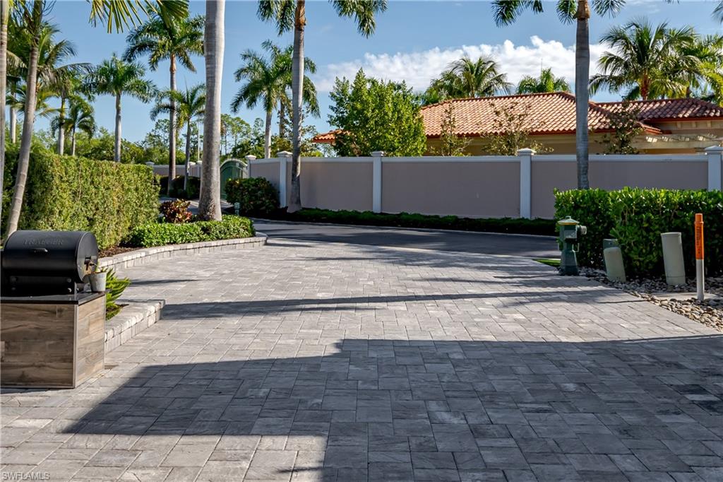 NAPLES MOTORCOACH RESORT - Land