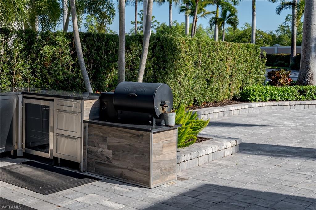 NAPLES MOTORCOACH RESORT - Land