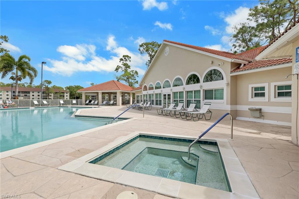 DEAUVILLE LAKE CLUB - Residential