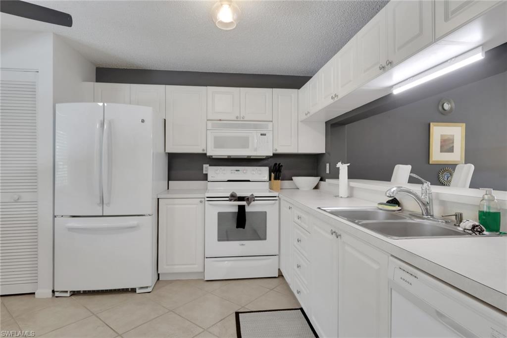 DEAUVILLE LAKE CLUB - Residential