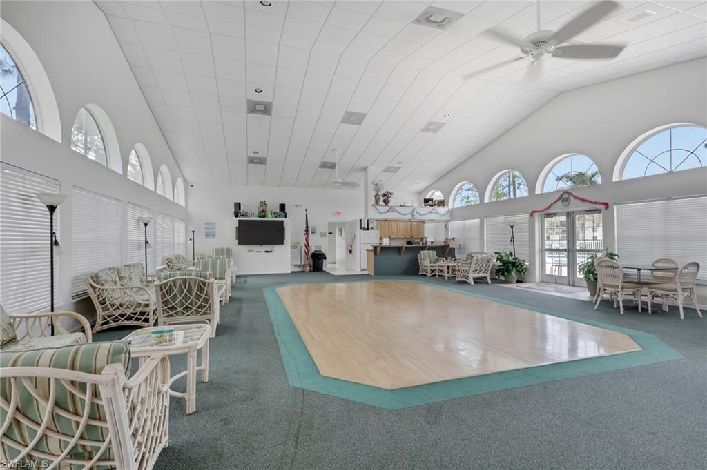 DEAUVILLE LAKE CLUB - Residential