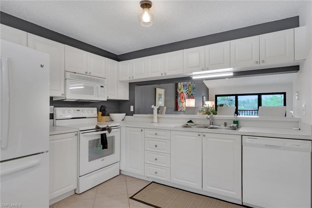 DEAUVILLE LAKE CLUB - Residential