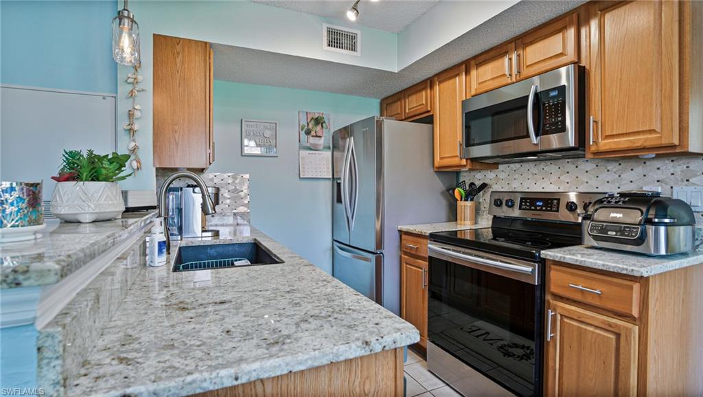 VENETIAN PALMS - Residential