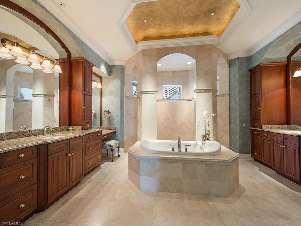 BAY WOODS - Residential