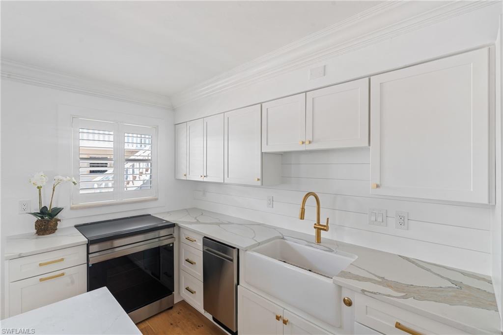 CASTLETON GARDENS - Residential