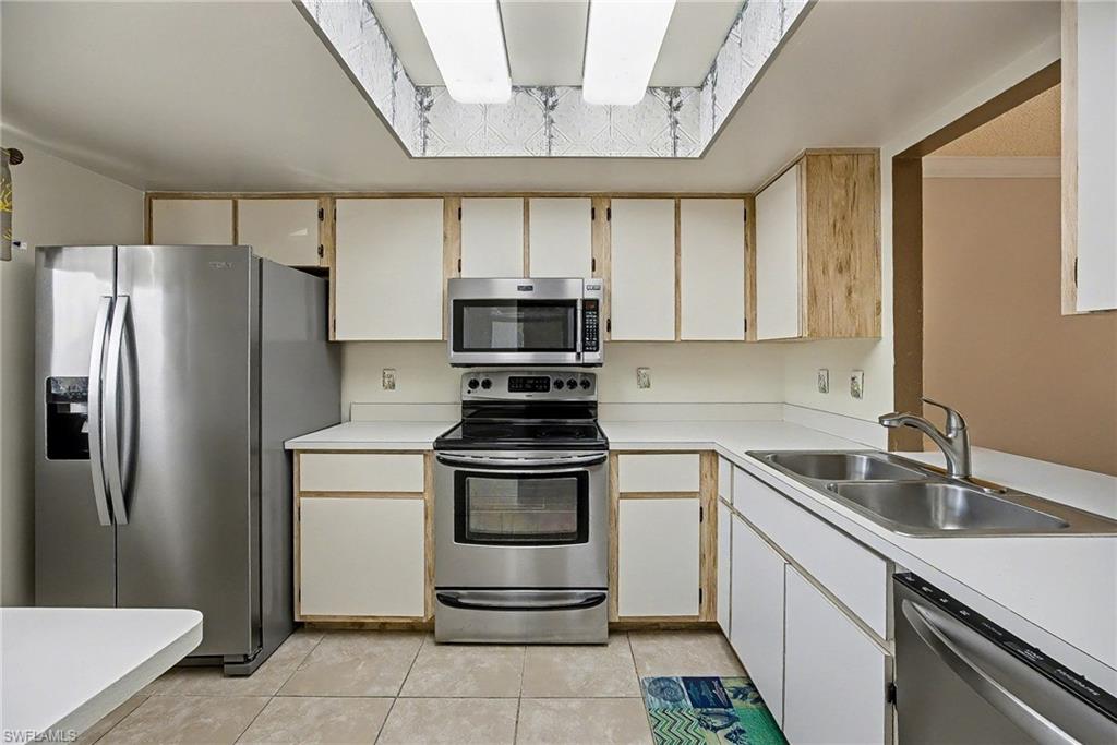 CAVENDISH SQUARE CONDO - Residential