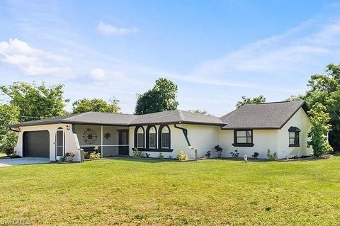 3042 Mango ST FORT MYERS FL 33916