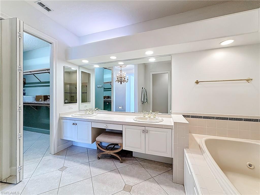 LANCASTER SQUARE - Residential