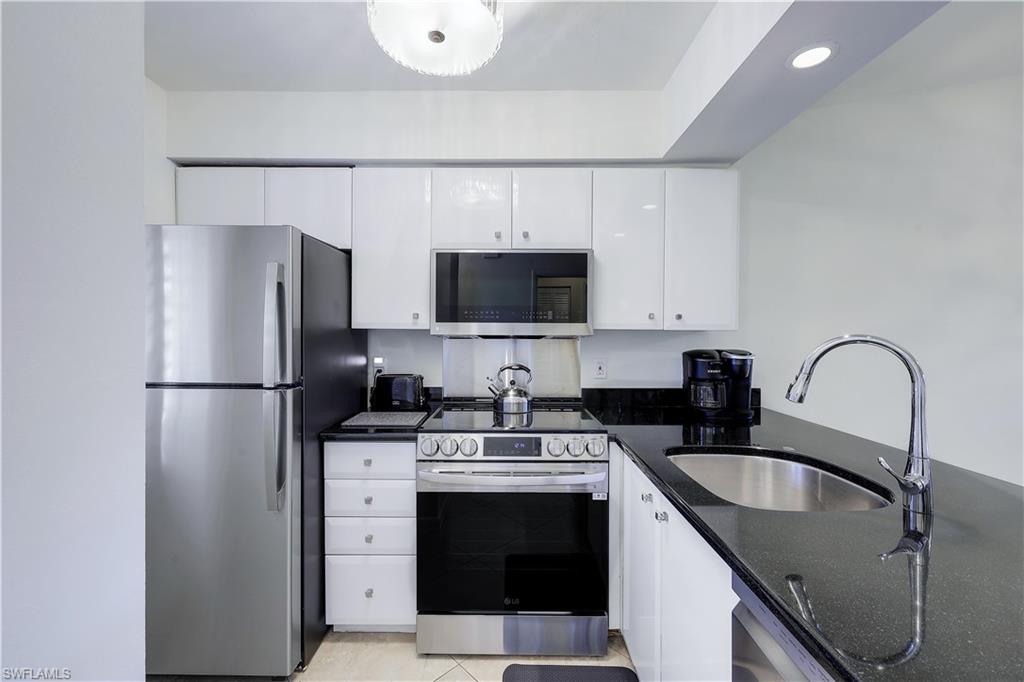 COURT OF PALMS - Residential