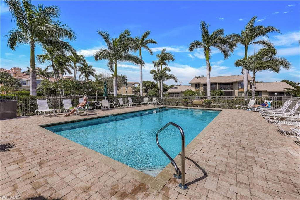 COURT OF PALMS - Residential