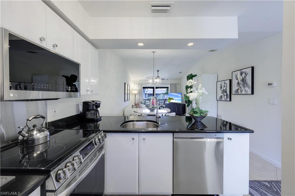 COURT OF PALMS - Residential