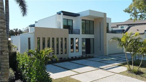 590 6th AVE N NAPLES FL 34102