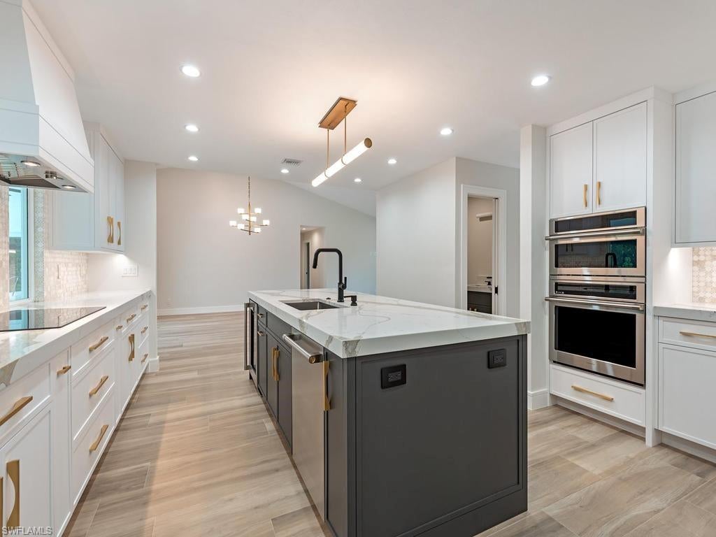 5520 CYNTHIA LN