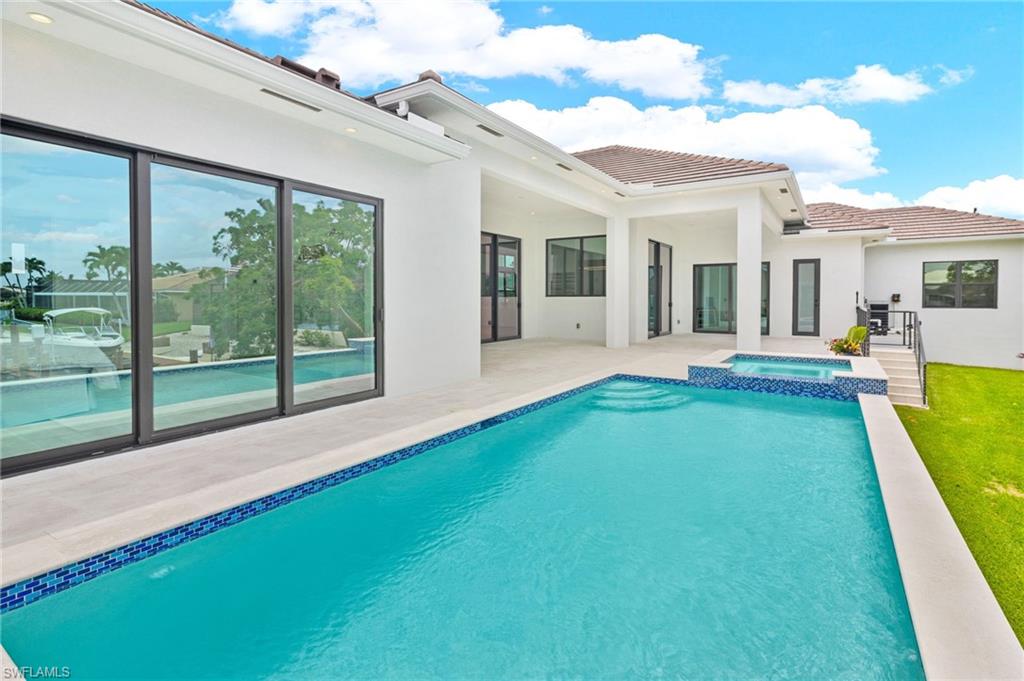 MARCO BEACH - Residential