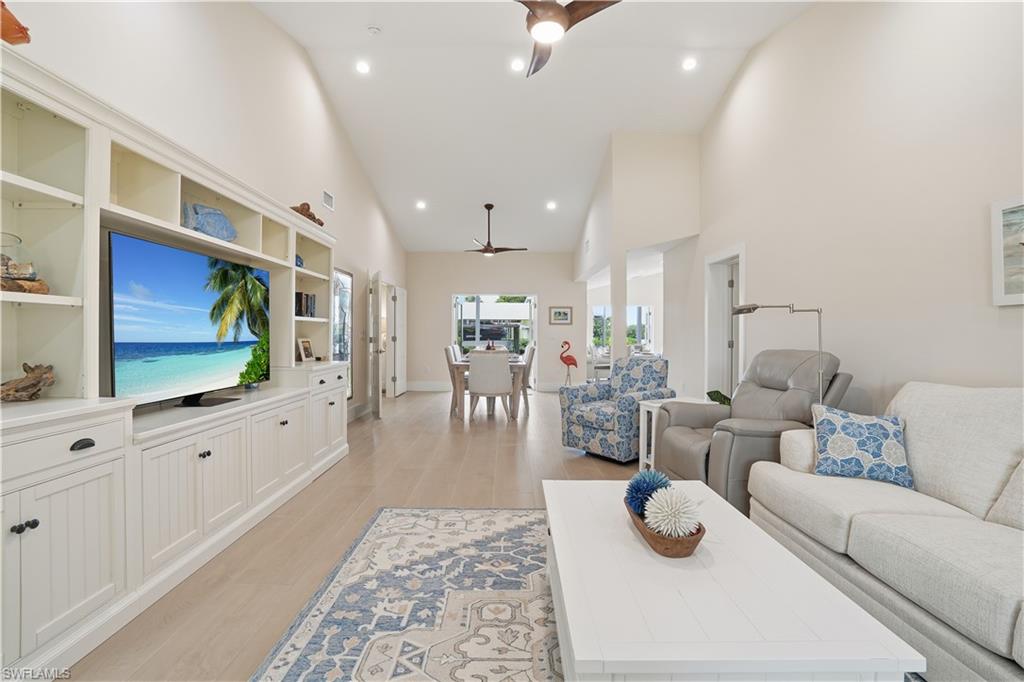 IMPERIAL SHORES - Residential