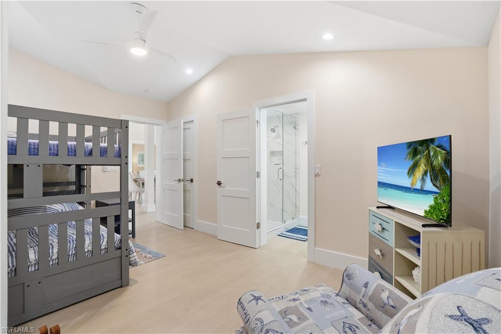 IMPERIAL SHORES - Residential