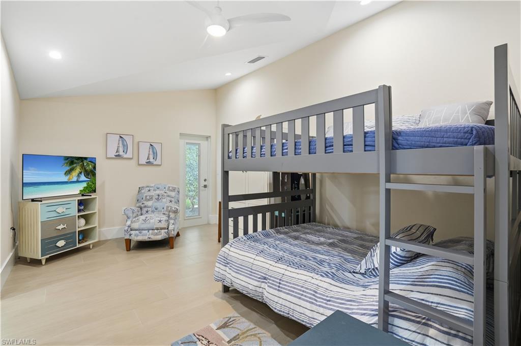 IMPERIAL SHORES - Residential