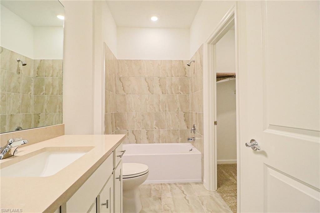 HAMPTON LAKES - Residential Lease