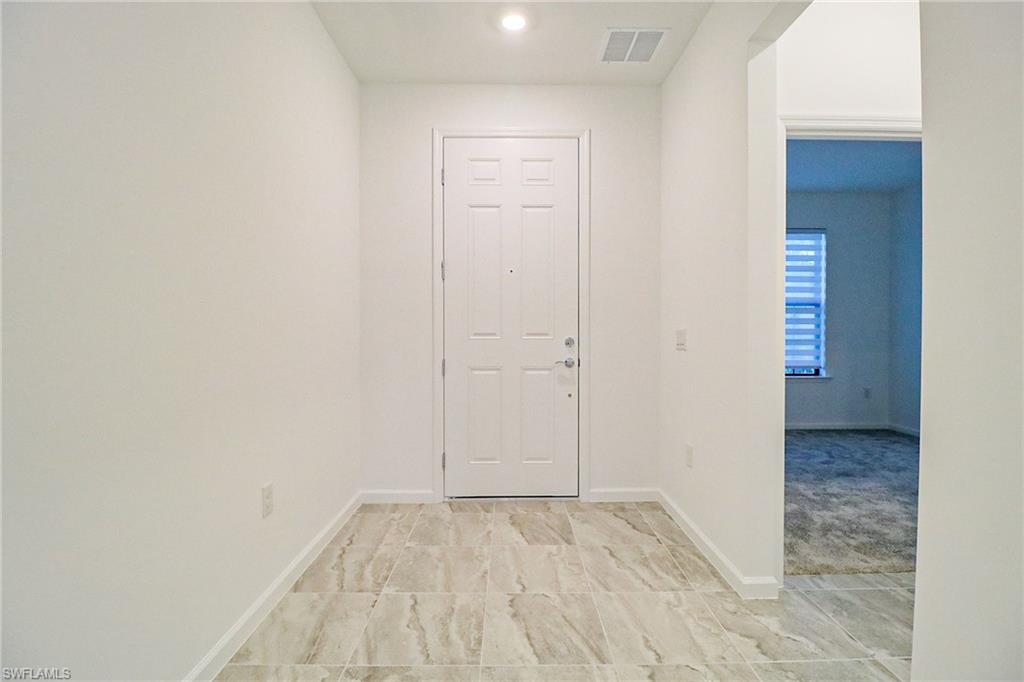 HAMPTON LAKES - Residential Lease