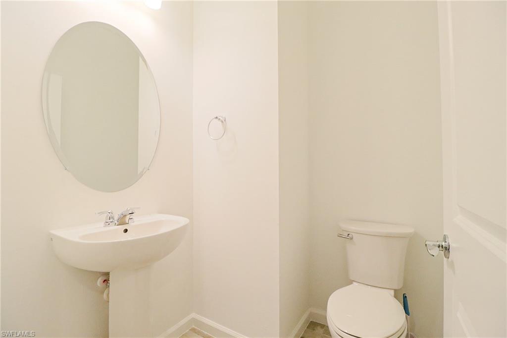 HAMPTON LAKES - Residential Lease