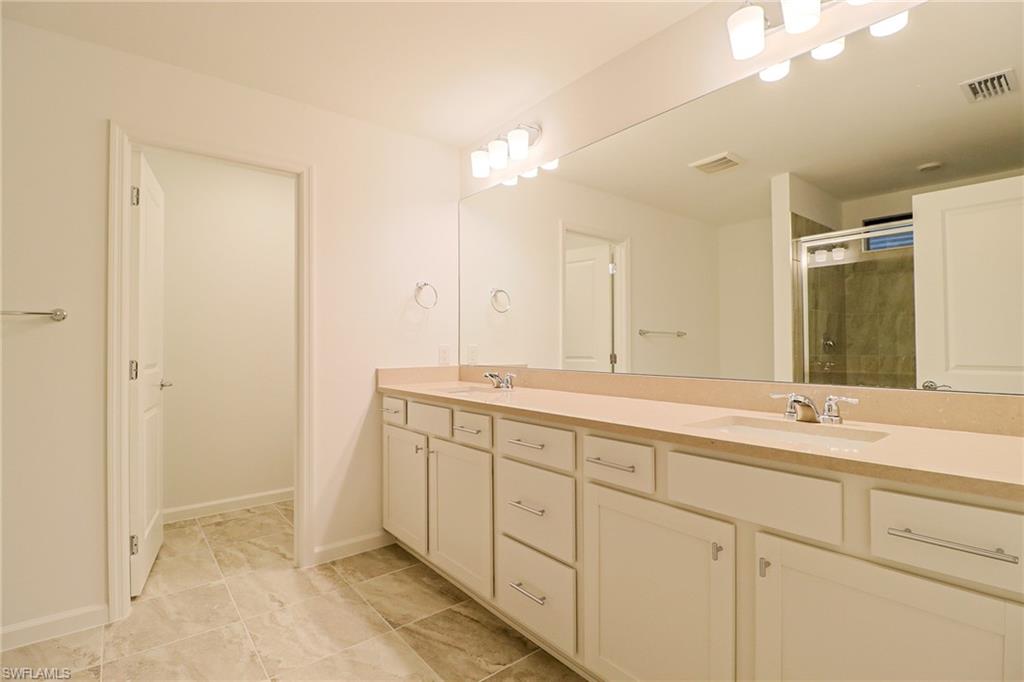 HAMPTON LAKES - Residential Lease