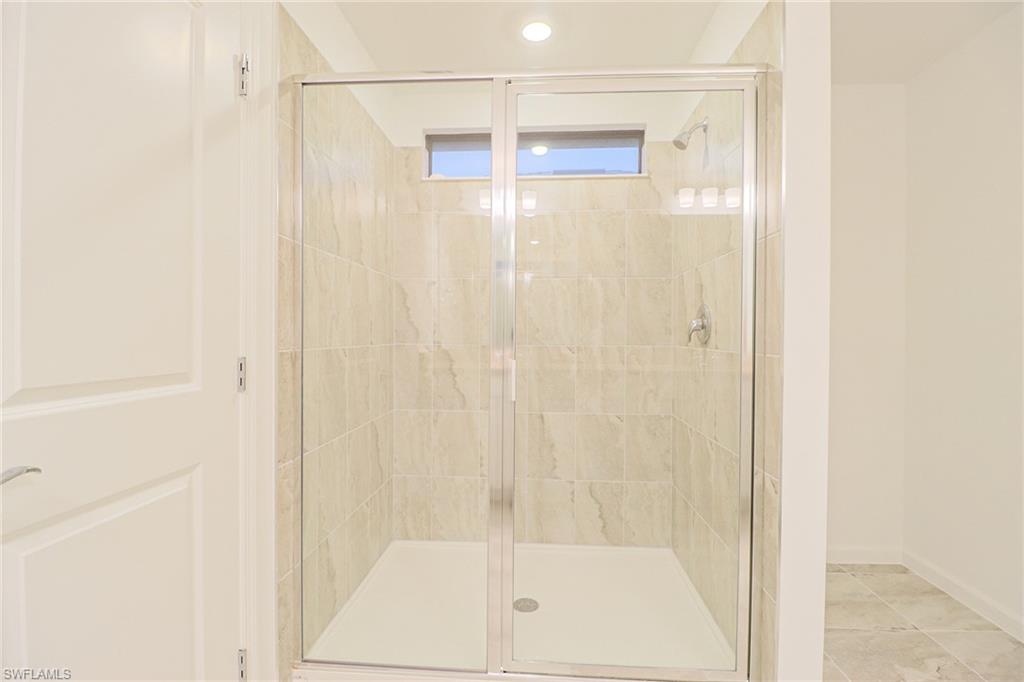 HAMPTON LAKES - Residential Lease