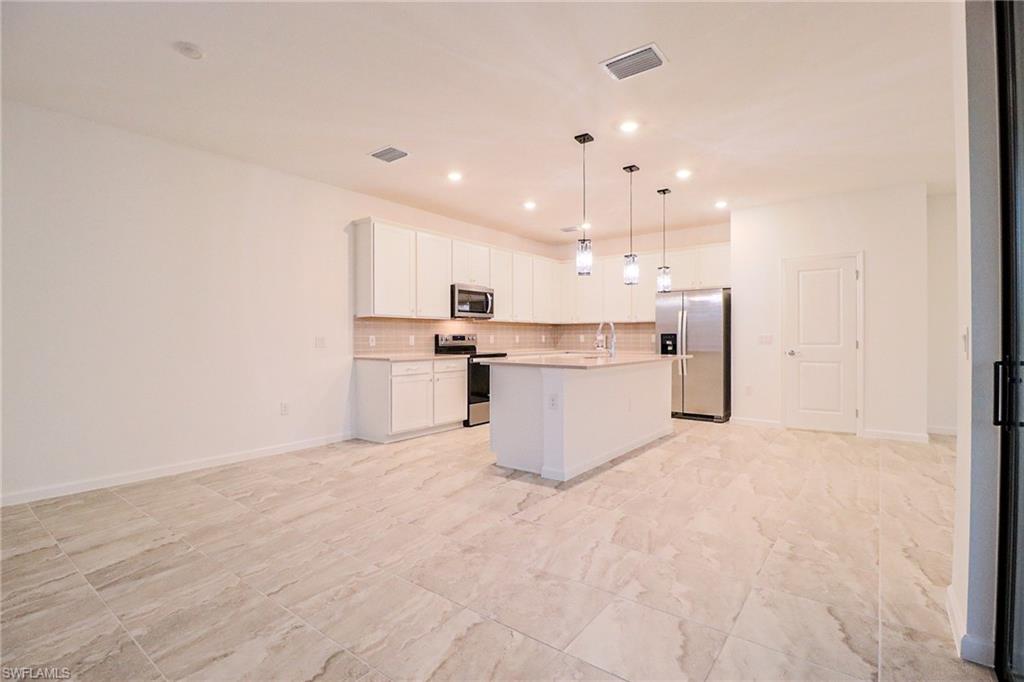 HAMPTON LAKES - Residential Lease