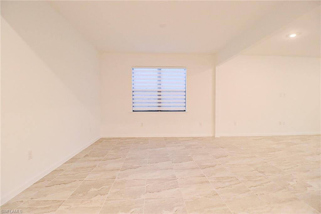 HAMPTON LAKES - Residential Lease