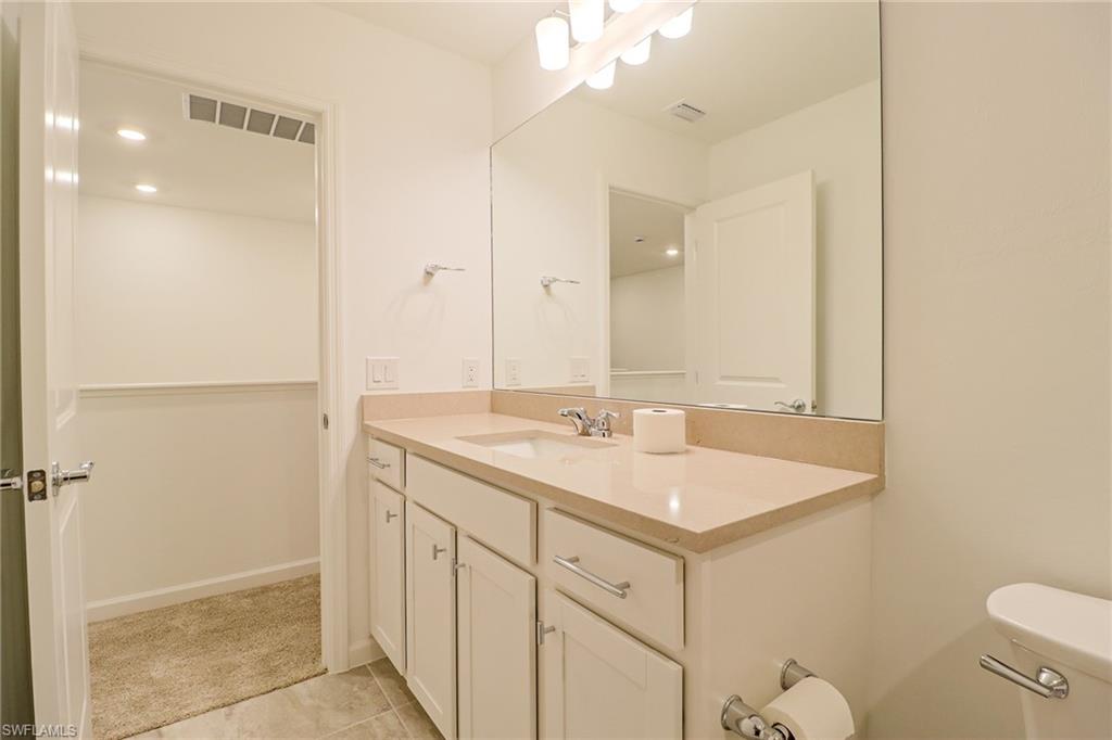 HAMPTON LAKES - Residential Lease