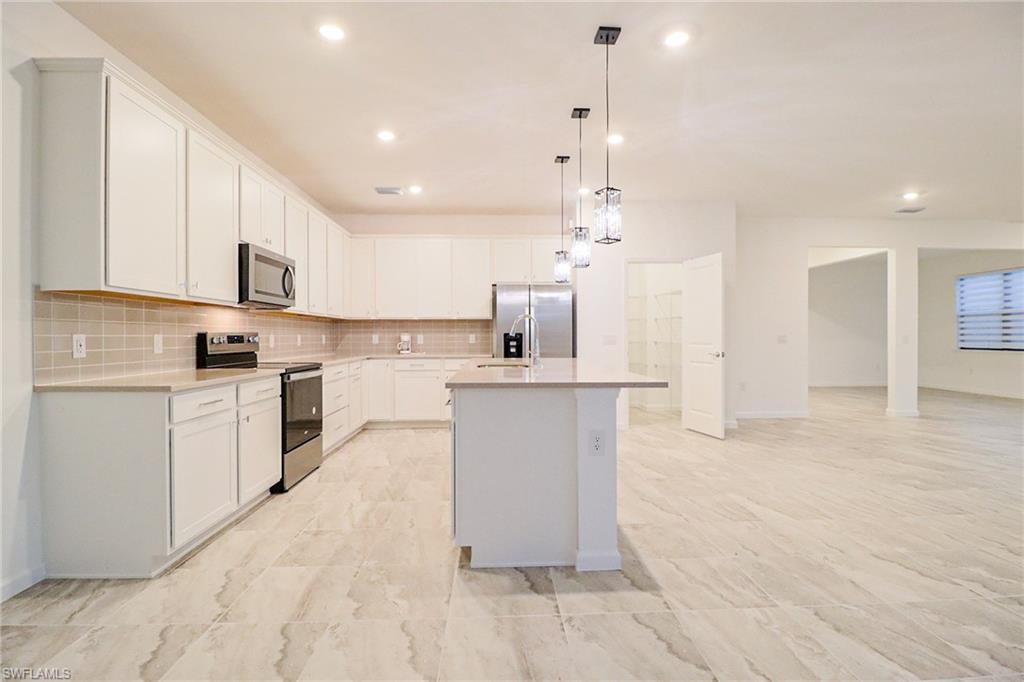 HAMPTON LAKES - Residential Lease