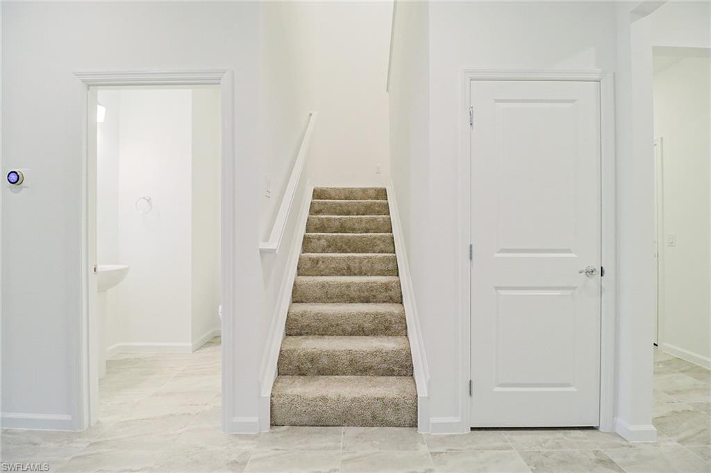 HAMPTON LAKES - Residential Lease