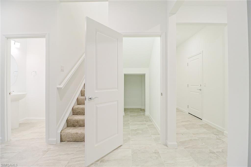 HAMPTON LAKES - Residential Lease