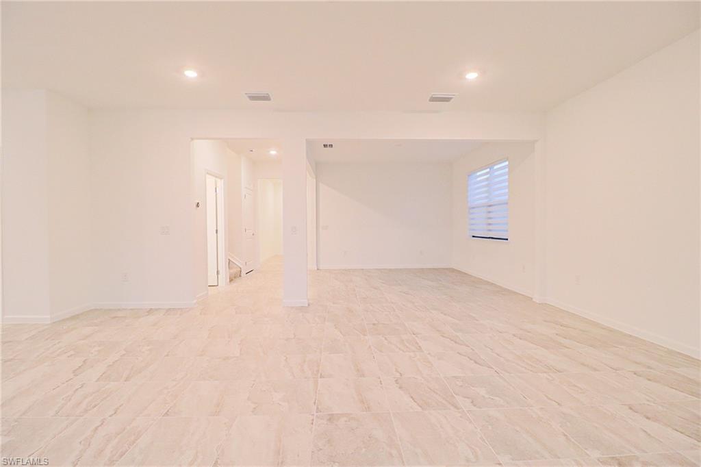 HAMPTON LAKES - Residential Lease