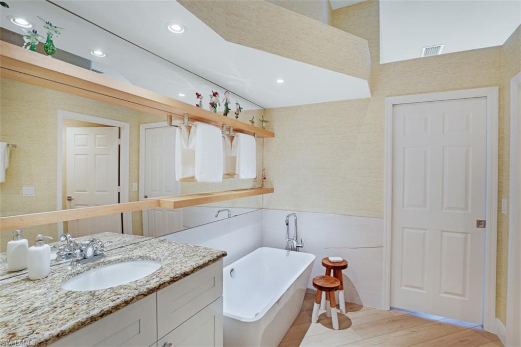 LIGHTHOUSE BAY - Residential