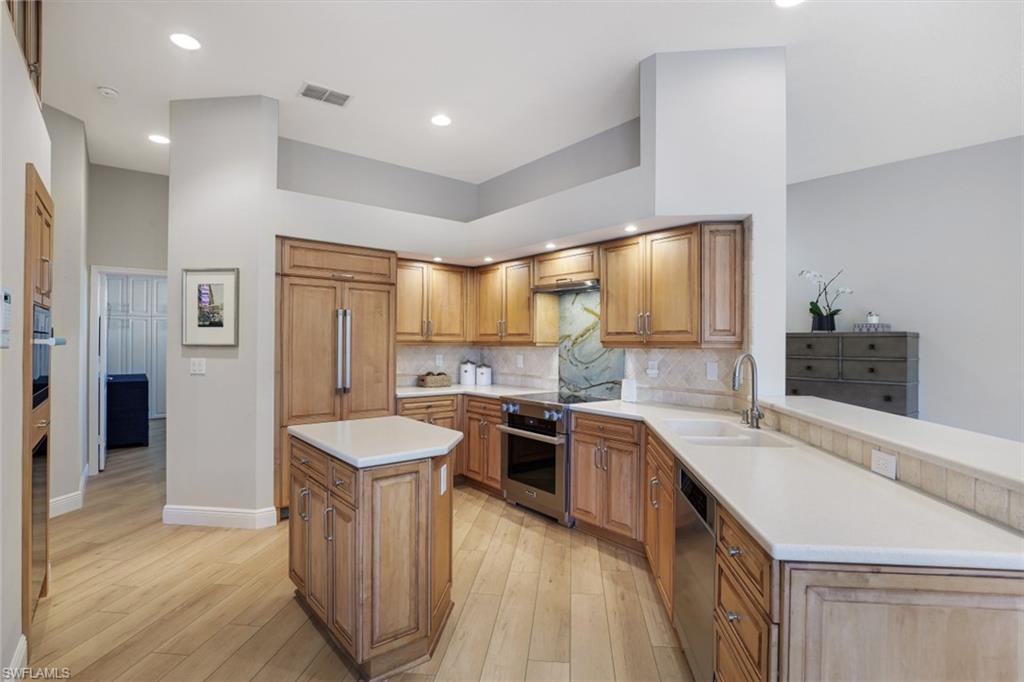 LIGHTHOUSE BAY - Residential