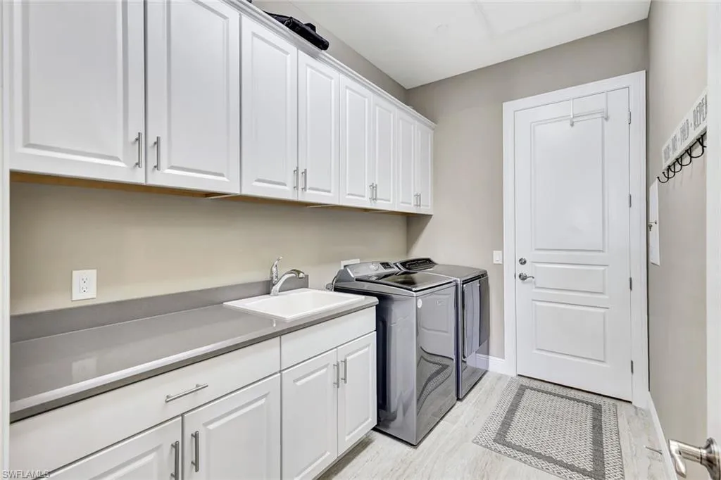 Bonita Springs, Florida 34134, United States, 3 Bedrooms Bedrooms, ,4 BathroomsBathrooms,Residential,Pending,23459