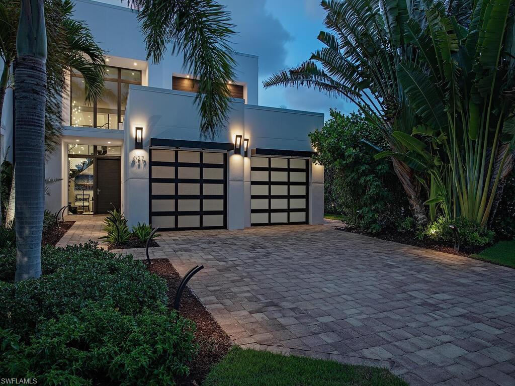 MOORINGS - Residential